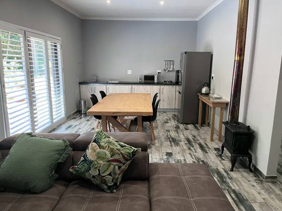 Open-plan lounge, dining area and kitchen